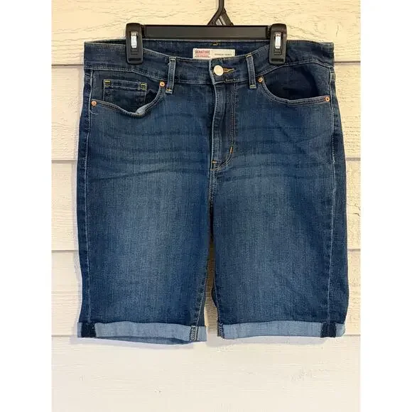 Levi Strauss Bermuda Denim Shorts Women’s Rolled Hem Mid Rise Size 8/29 - Picture 2 of 5